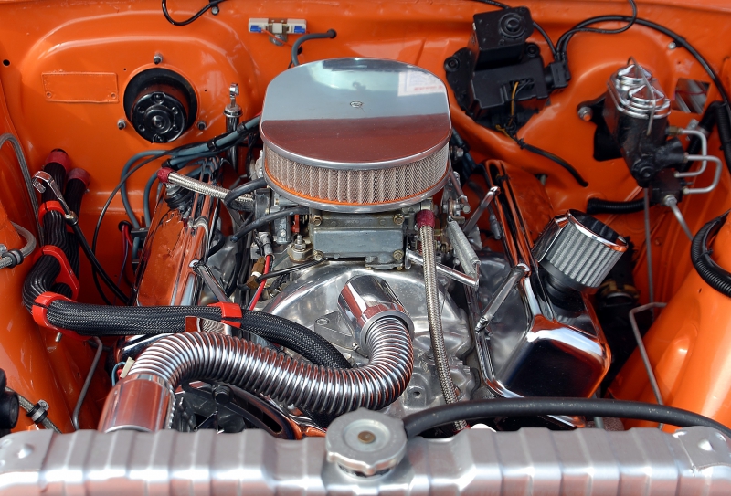 garagiste-AIGUINES-min_car-engine-1738309